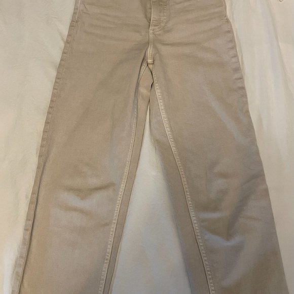 Zara - Picture 1 of 3